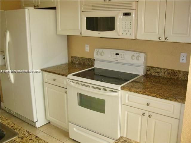 待售: $290,000 (2 贝兹, 2 浴室, 1061 平方英尺)