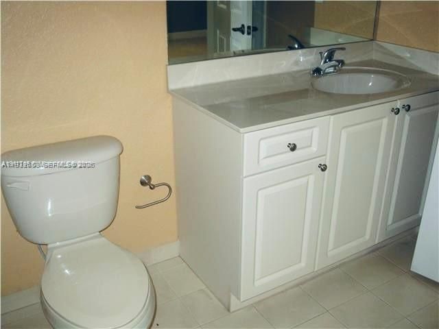 待售: $290,000 (2 贝兹, 2 浴室, 1061 平方英尺)