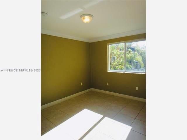 待售: $290,000 (2 贝兹, 2 浴室, 1061 平方英尺)