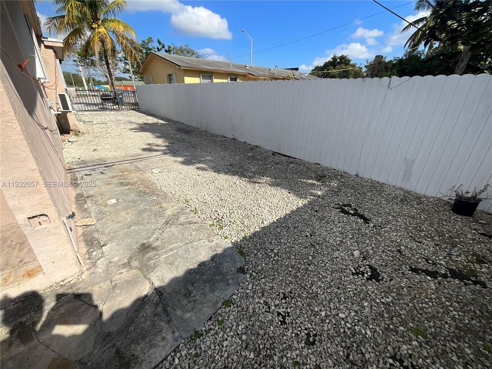 В аренду: $1,950 (2 спален, 1 ванн, 1792 Квадратных фут)