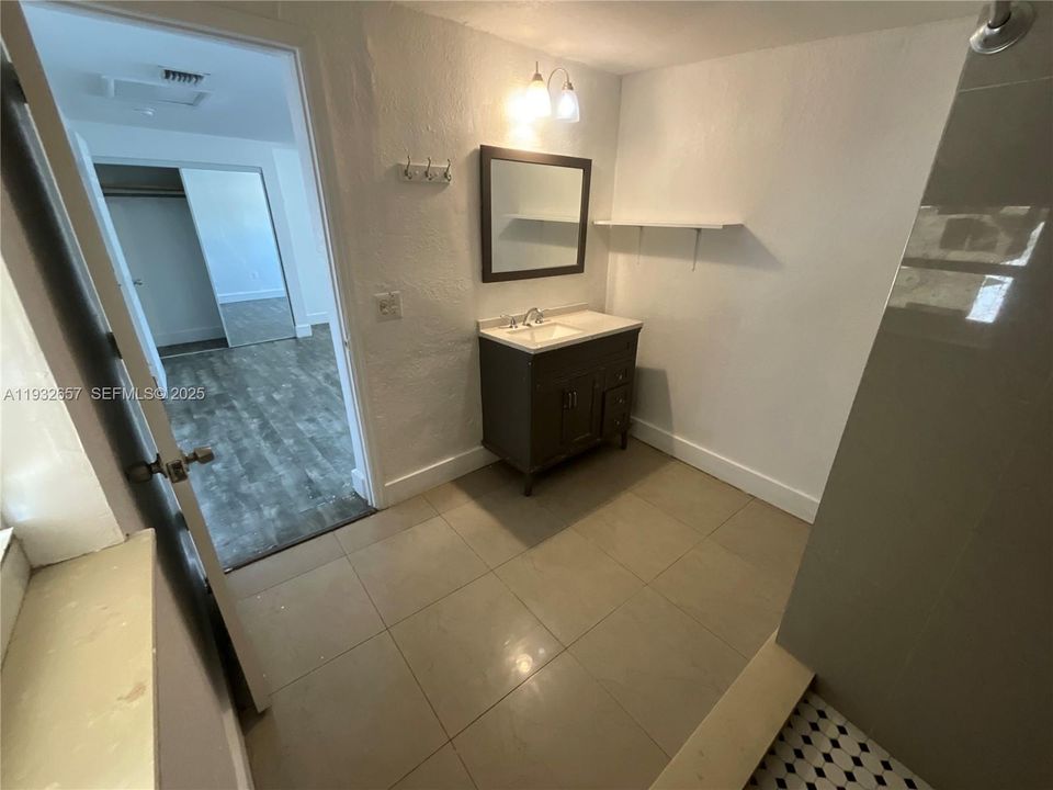 В аренду: $1,950 (2 спален, 1 ванн, 1792 Квадратных фут)