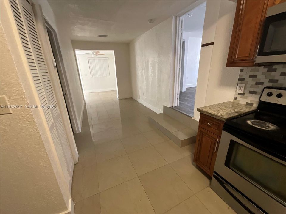 В аренду: $1,950 (2 спален, 1 ванн, 1792 Квадратных фут)