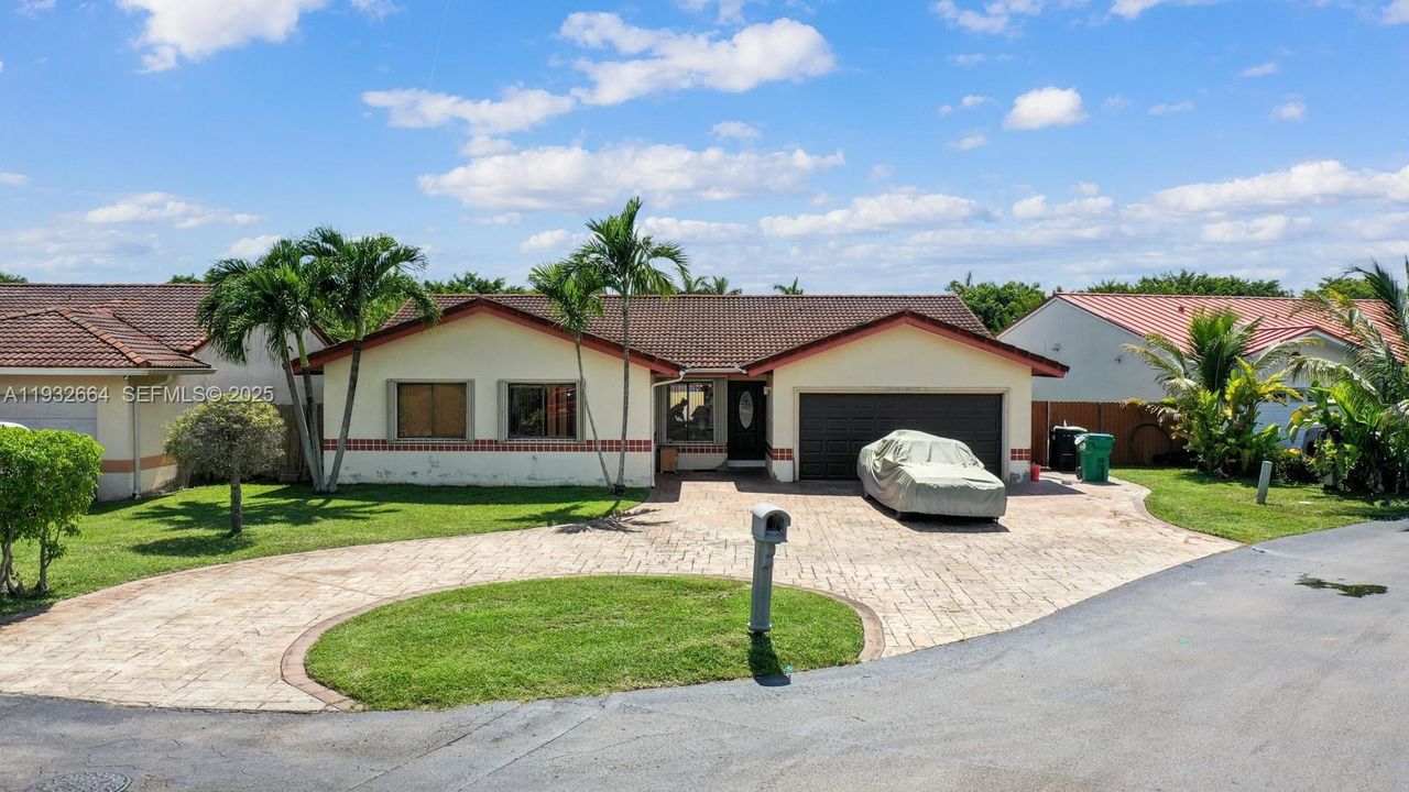 En Venta: $729,000 (4 camas, 2 baños, 1931 Pies cuadrados)