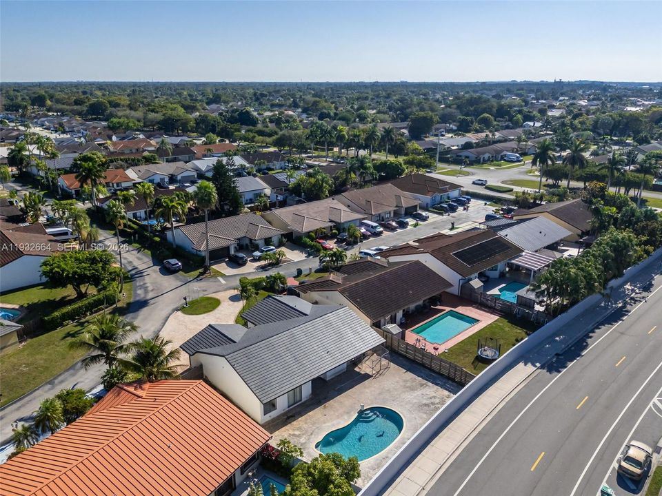 На продажу: $729,000 (4 спален, 2 ванн, 1931 Квадратных фут)