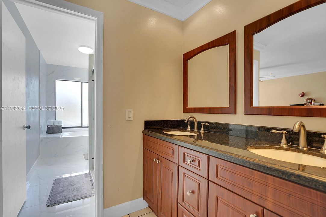 En Venta: $729,000 (4 camas, 2 baños, 1931 Pies cuadrados)