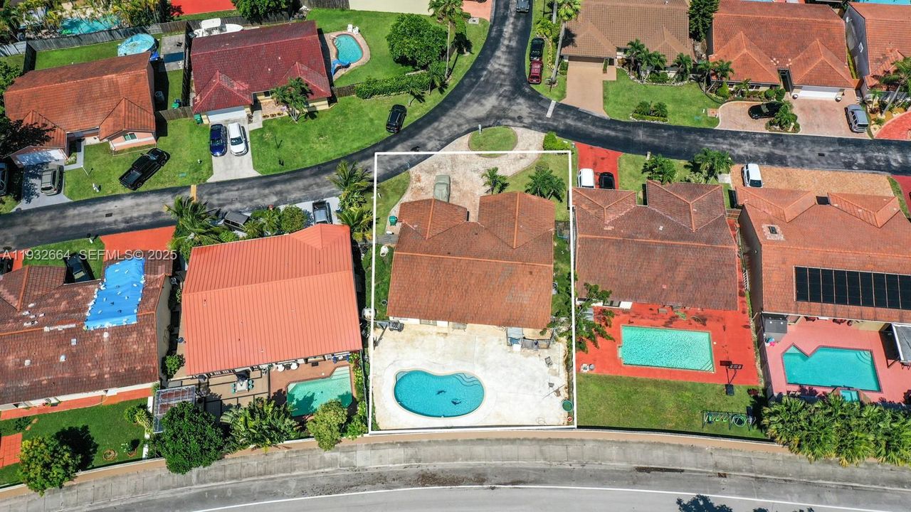 En Venta: $729,000 (4 camas, 2 baños, 1931 Pies cuadrados)