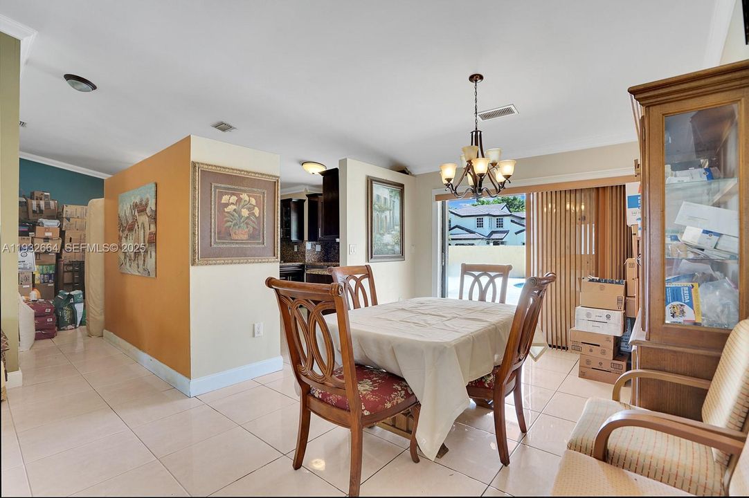 En Venta: $729,000 (4 camas, 2 baños, 1931 Pies cuadrados)