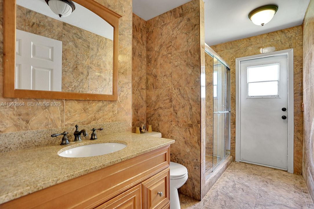 En Venta: $729,000 (4 camas, 2 baños, 1931 Pies cuadrados)