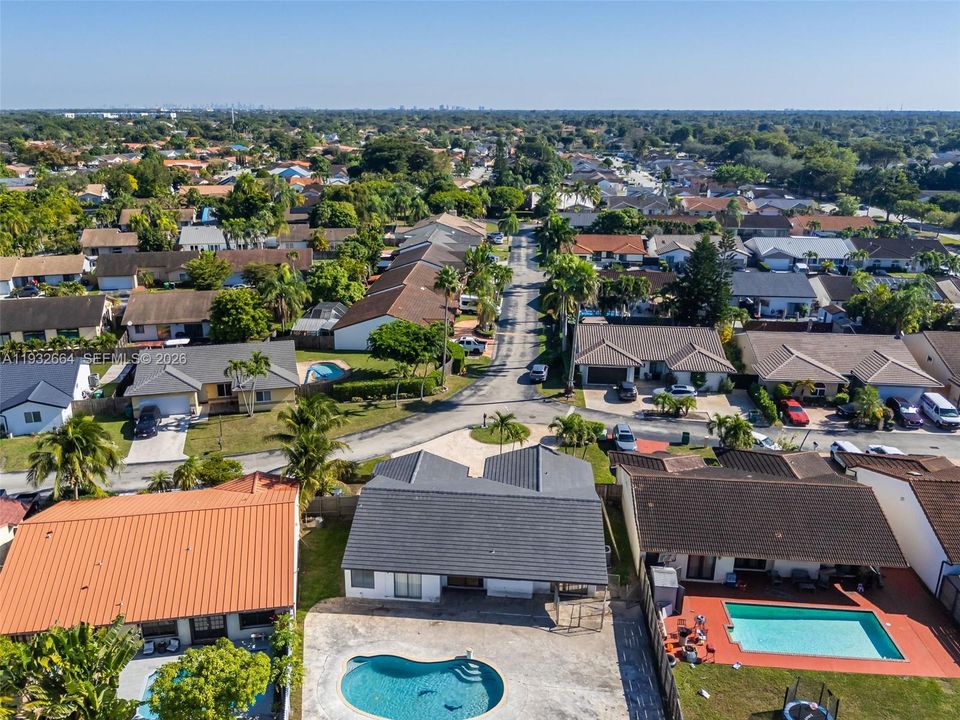 На продажу: $729,000 (4 спален, 2 ванн, 1931 Квадратных фут)