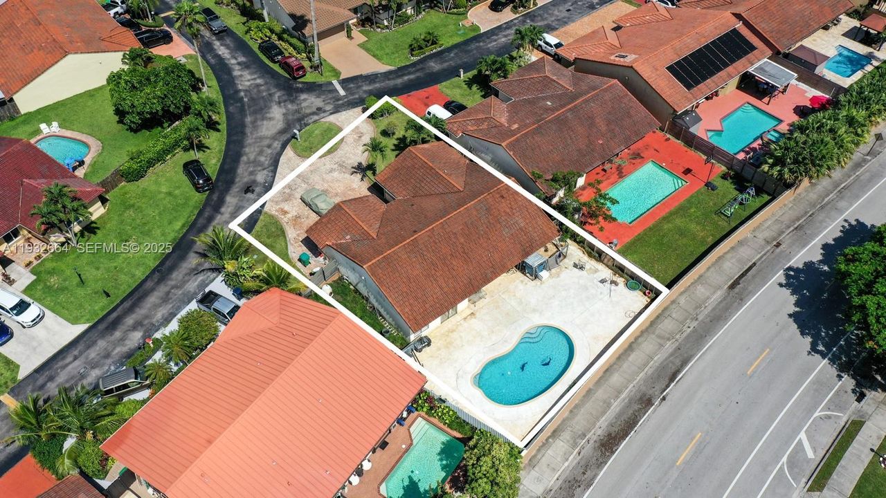 En Venta: $729,000 (4 camas, 2 baños, 1931 Pies cuadrados)