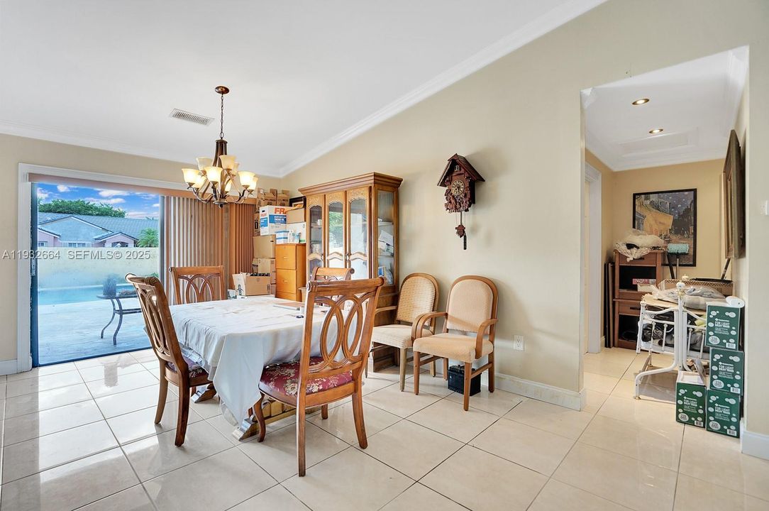 En Venta: $729,000 (4 camas, 2 baños, 1931 Pies cuadrados)