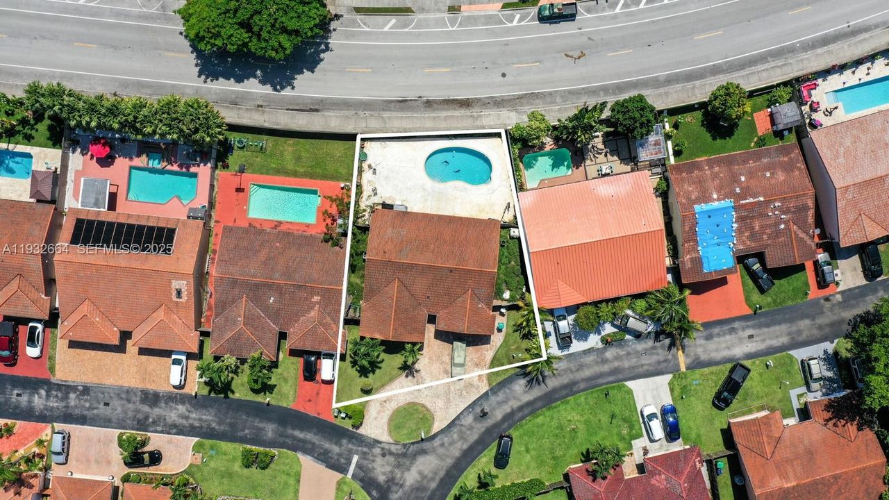 En Venta: $729,000 (4 camas, 2 baños, 1931 Pies cuadrados)