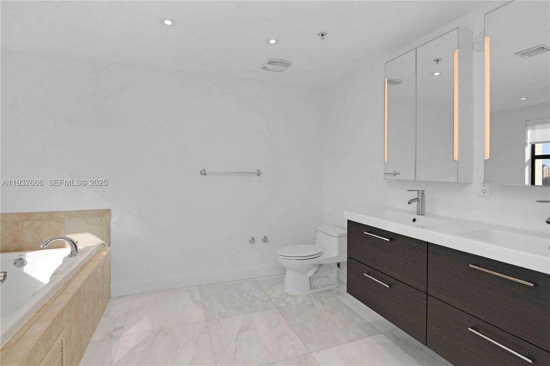 На продажу: $515,000 (2 спален, 2 ванн, 1126 Квадратных фут)