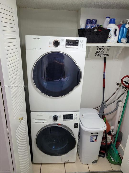 For Rent: $2,350 (2 beds, 2 baths, 1086 Square Feet)