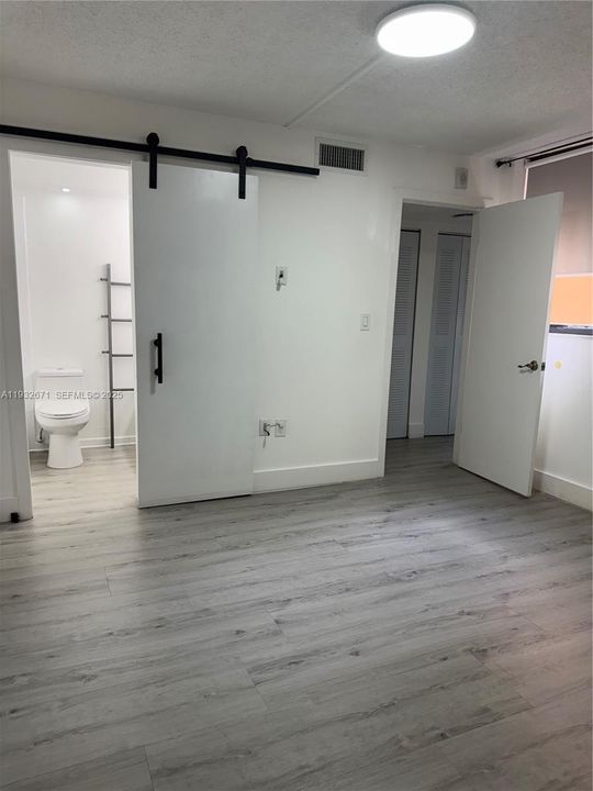 Activo con contrato: $2,350 (2 camas, 2 baños, 1086 Pies cuadrados)