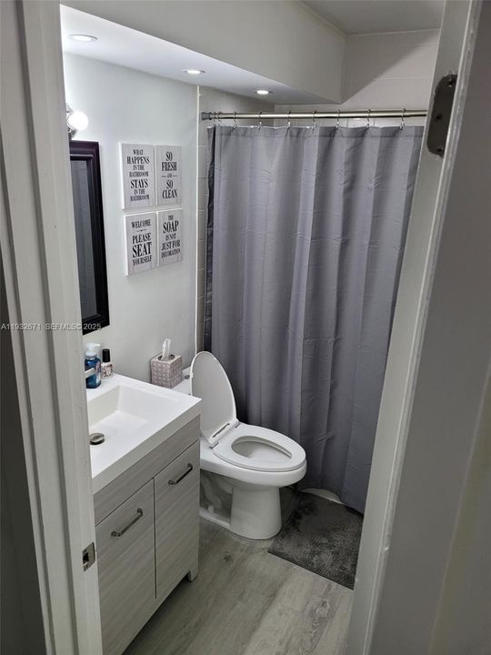 For Rent: $2,350 (2 beds, 2 baths, 1086 Square Feet)
