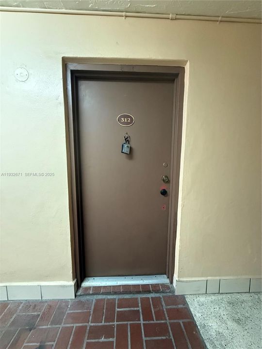 Activo con contrato: $2,350 (2 camas, 2 baños, 1086 Pies cuadrados)