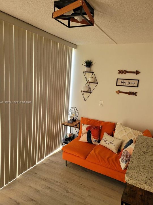 For Rent: $2,350 (2 beds, 2 baths, 1086 Square Feet)