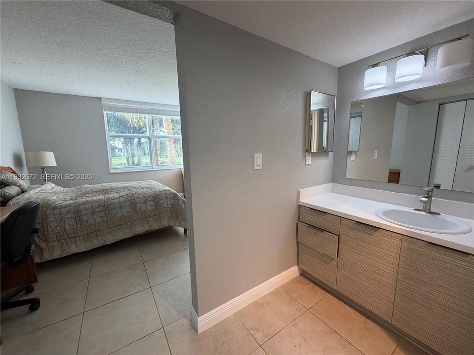 出租: $2,000 (2 贝兹, 2 浴室, 940 平方英尺)