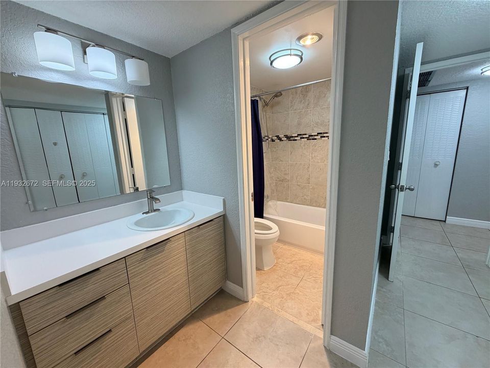 出租: $2,000 (2 贝兹, 2 浴室, 940 平方英尺)