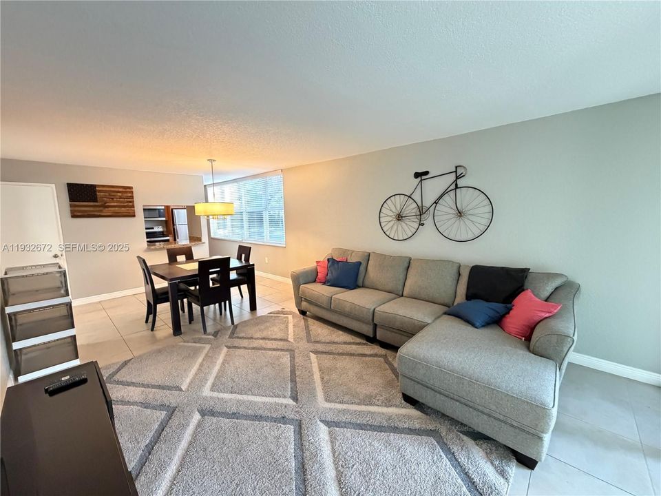 出租: $2,000 (2 贝兹, 2 浴室, 940 平方英尺)