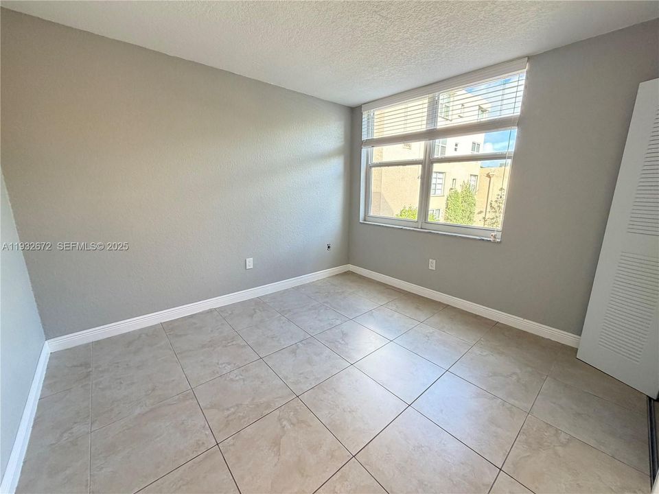 出租: $2,000 (2 贝兹, 2 浴室, 940 平方英尺)