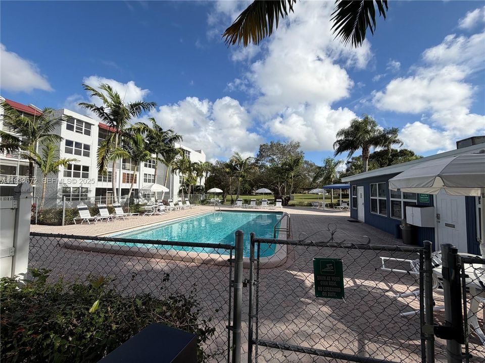 出租: $2,000 (2 贝兹, 2 浴室, 940 平方英尺)