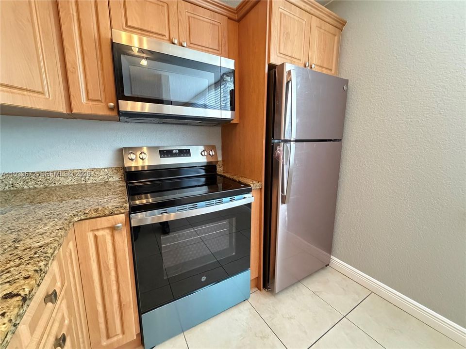 出租: $2,000 (2 贝兹, 2 浴室, 940 平方英尺)