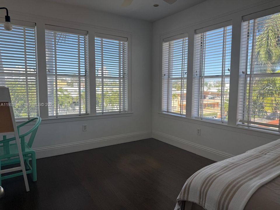 En Venta: $365,000 (2 camas, 2 baños, 930 Pies cuadrados)