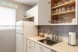 For Rent: $2,400 (2 beds, 1 baths, 792 Square Feet)