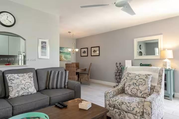 For Rent: $2,400 (2 beds, 1 baths, 792 Square Feet)