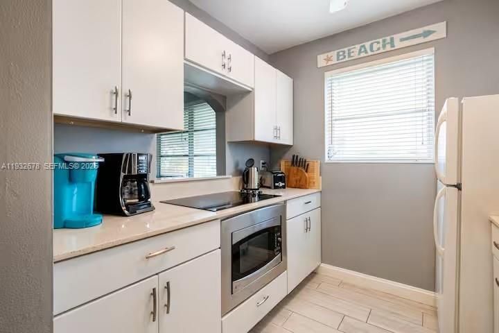 For Rent: $2,400 (2 beds, 1 baths, 792 Square Feet)