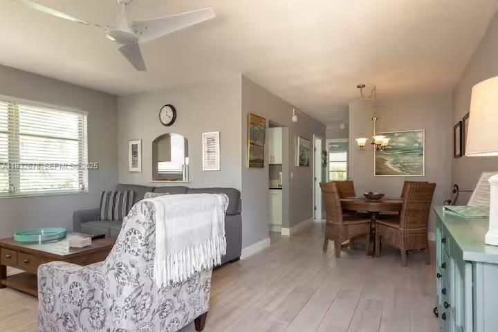 For Rent: $2,400 (2 beds, 1 baths, 792 Square Feet)