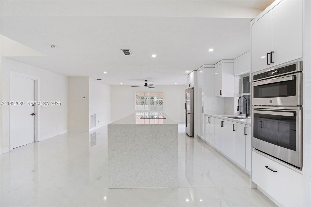 待售: $575,000 (3 贝兹, 2 浴室, 1786 平方英尺)