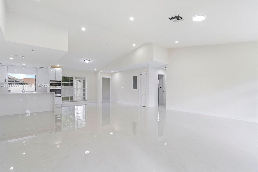 待售: $575,000 (3 贝兹, 2 浴室, 1786 平方英尺)