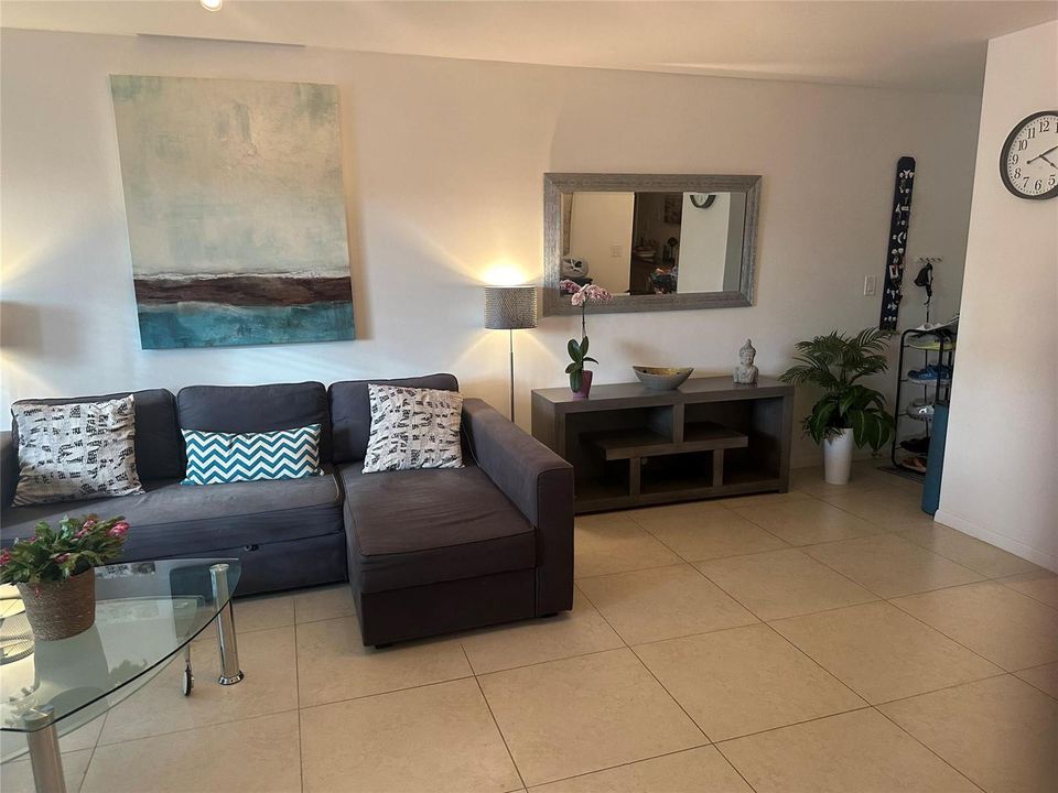 LIVINGROOM