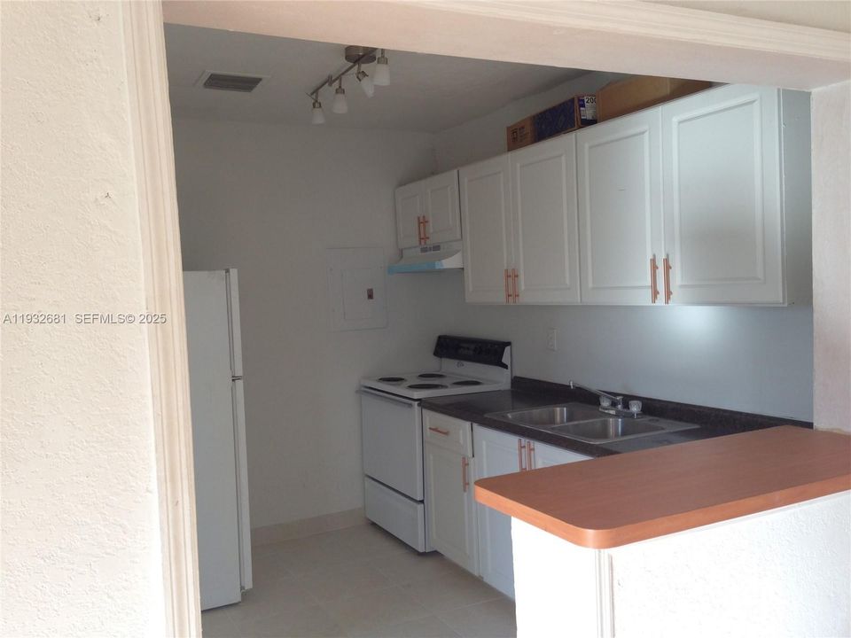 For Rent: $3,300 (4 beds, 3 baths, 2068 Square Feet)