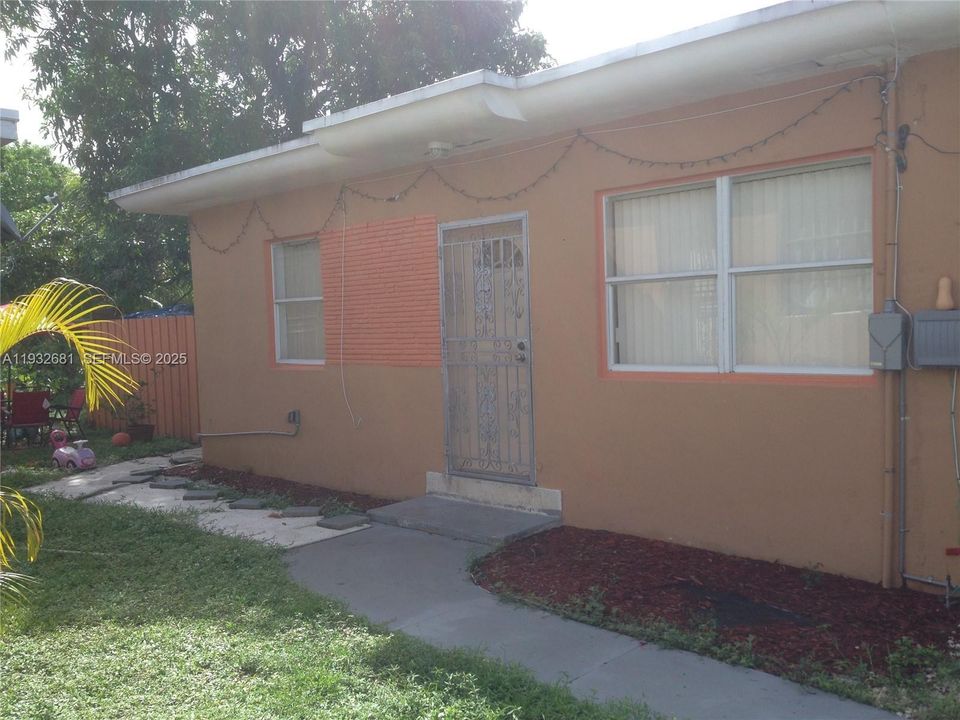 For Rent: $3,300 (4 beds, 3 baths, 2068 Square Feet)
