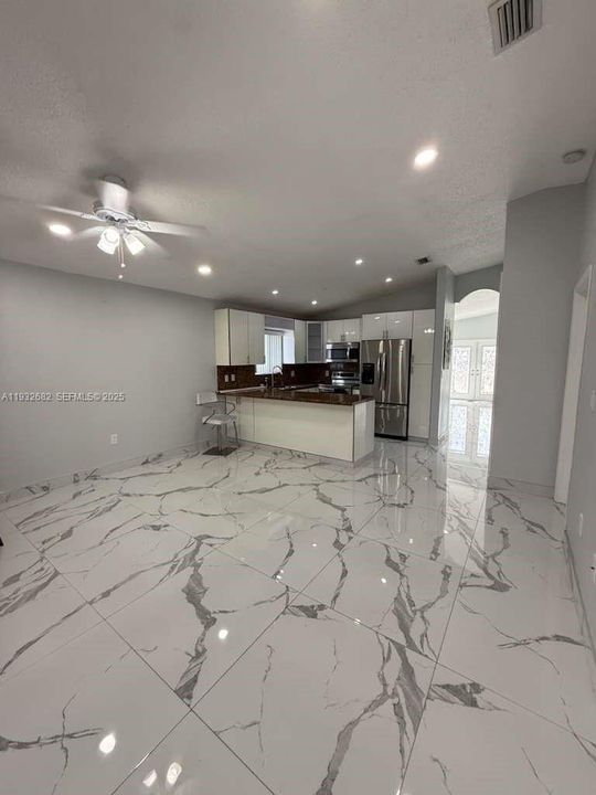 En Renta: $2,700 (2 camas, 1 baños, 1402 Pies cuadrados)