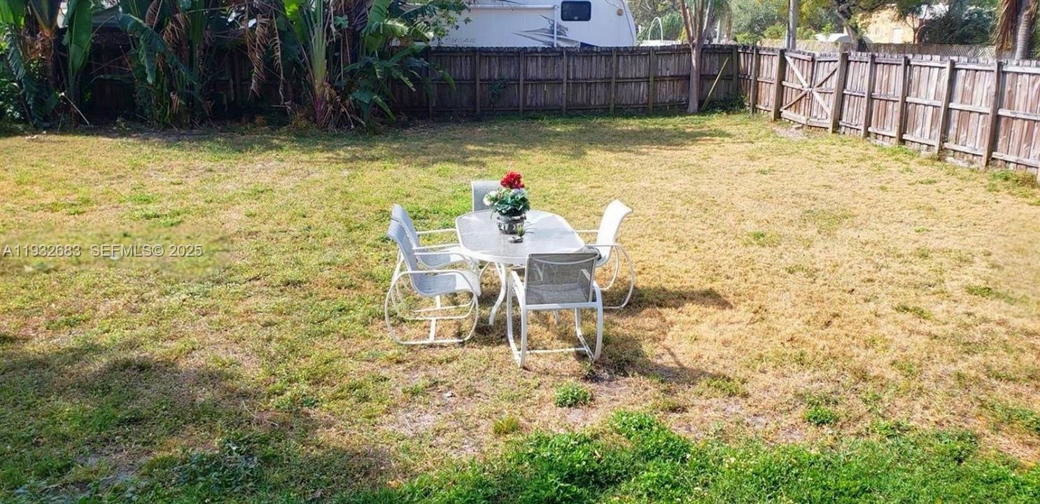 出租: $2,300 (2 贝兹, 1 浴室, 948 平方英尺)