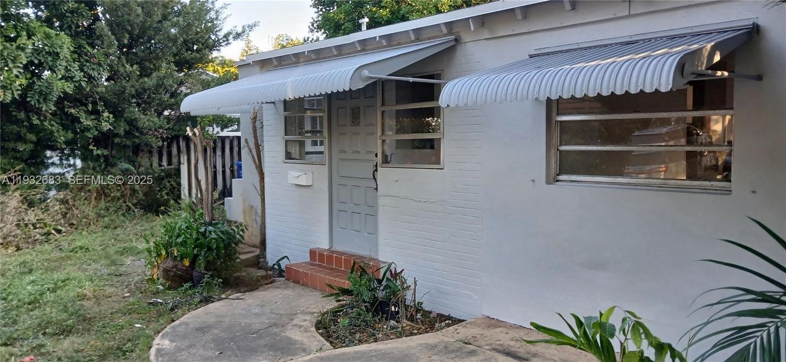 出租: $2,300 (2 贝兹, 1 浴室, 948 平方英尺)