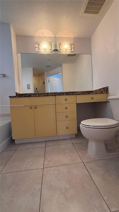 For Sale: $285,000 (1 beds, 1 baths, 695 Square Feet)