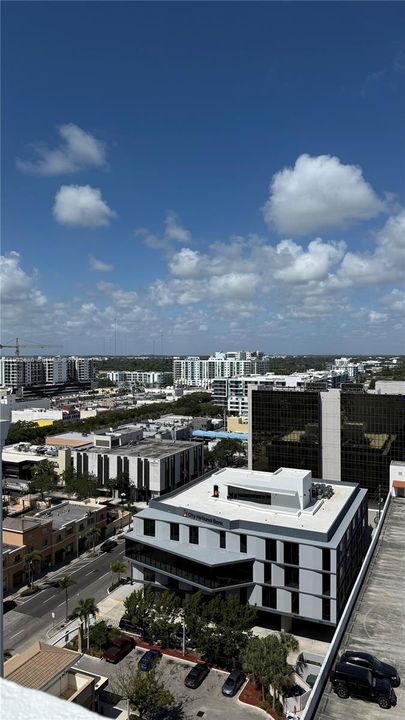 For Sale: $285,000 (1 beds, 1 baths, 695 Square Feet)