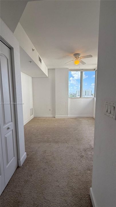 For Sale: $285,000 (1 beds, 1 baths, 695 Square Feet)
