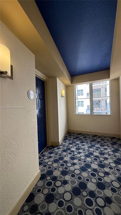 For Sale: $285,000 (1 beds, 1 baths, 695 Square Feet)