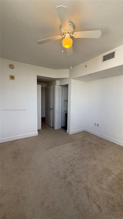 For Sale: $285,000 (1 beds, 1 baths, 695 Square Feet)