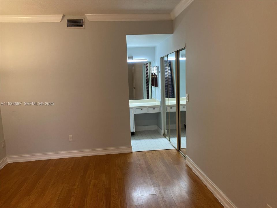 На продажу: $279,500 (2 спален, 2 ванн, 970 Квадратных фут)