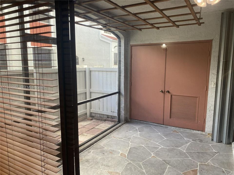 На продажу: $279,500 (2 спален, 2 ванн, 970 Квадратных фут)