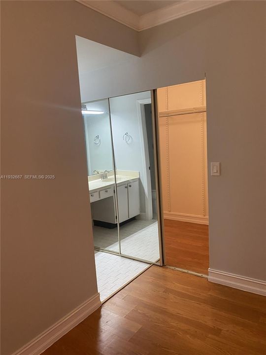 На продажу: $279,500 (2 спален, 2 ванн, 970 Квадратных фут)