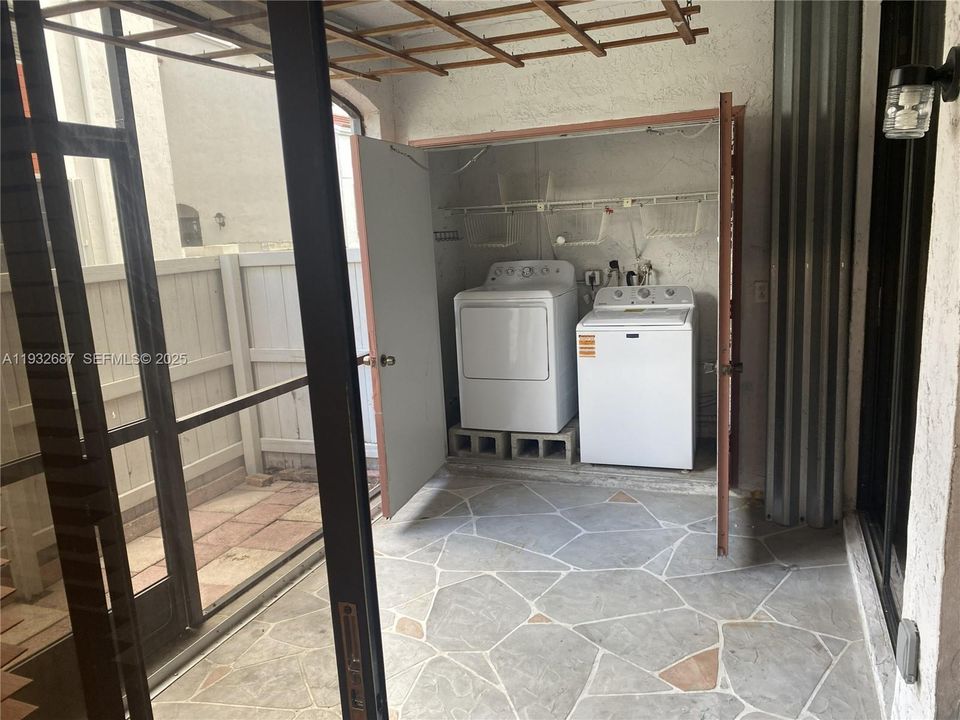 На продажу: $279,500 (2 спален, 2 ванн, 970 Квадратных фут)